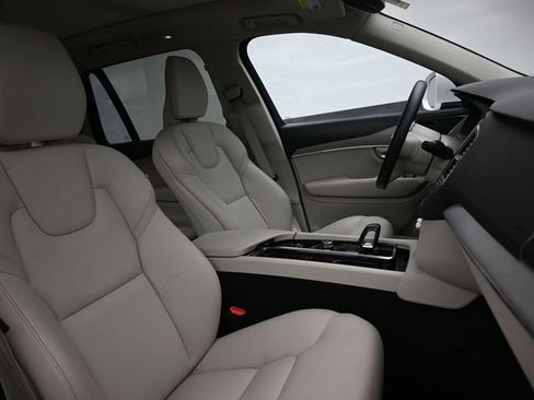 Used 2024 Volvo XC90 B5 Core w/ Protection Package Premier image 32