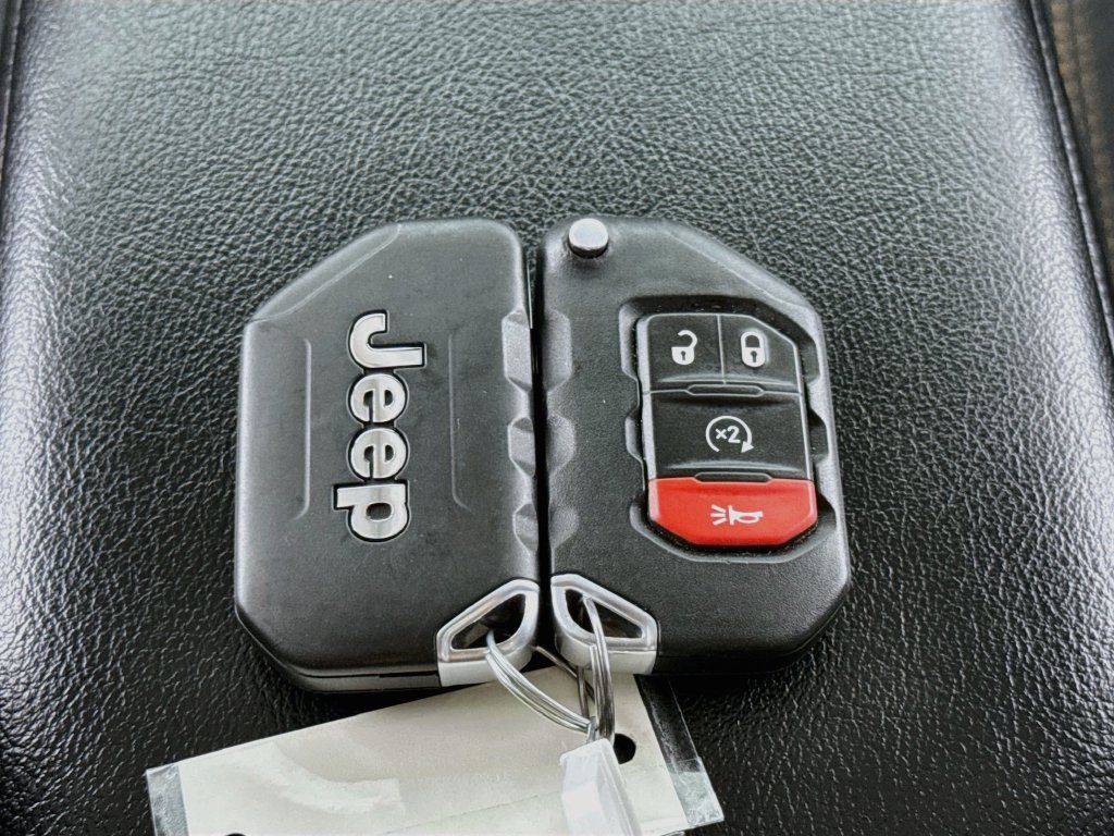 Used 2024 Jeep Wrangler Unlimited AWD/4WD image 34