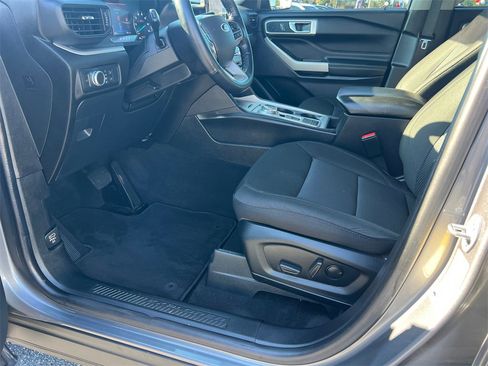 Used 2022 Ford Explorer XLT image 9