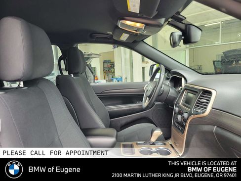 Used 2017 Jeep Grand Cherokee Laredo AWD/4WD image 11