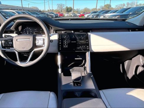 Used 2025 Land Rover Discovery Sport S image 17