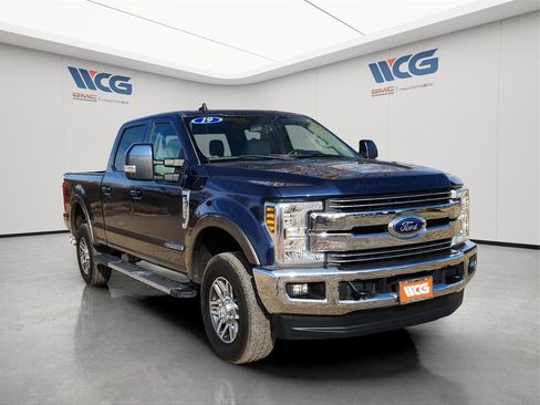 Used 2019 Ford F250 Lariat w/ Lariat Value Package image 2