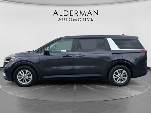 Used 2024 Kia Carnival LX FWD image 2