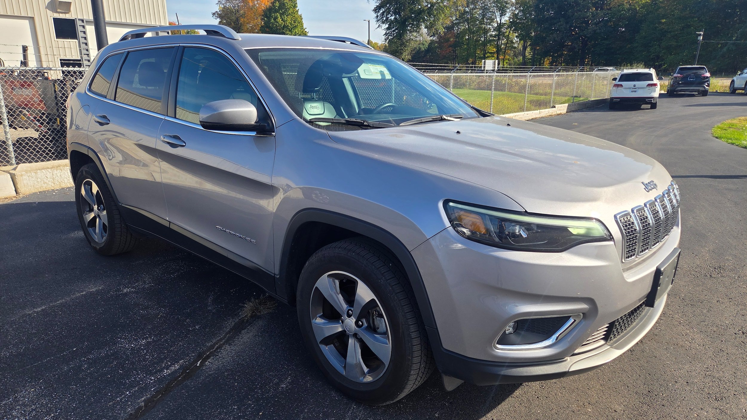 Used 2019 Jeep Cherokee Limited w/ Trailer Tow Group AWD/4WD image 1