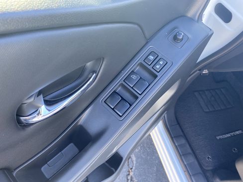 Used 2023 Nissan Frontier SV w/ SV Convenience Package image 8