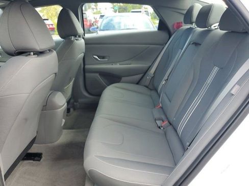 Certified 2025 Hyundai Elantra SEL w/ Cargo Package image 7