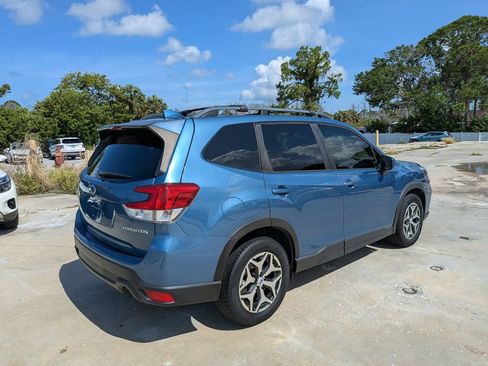 Used 2021 Subaru Forester Premium AWD/4WD image 8