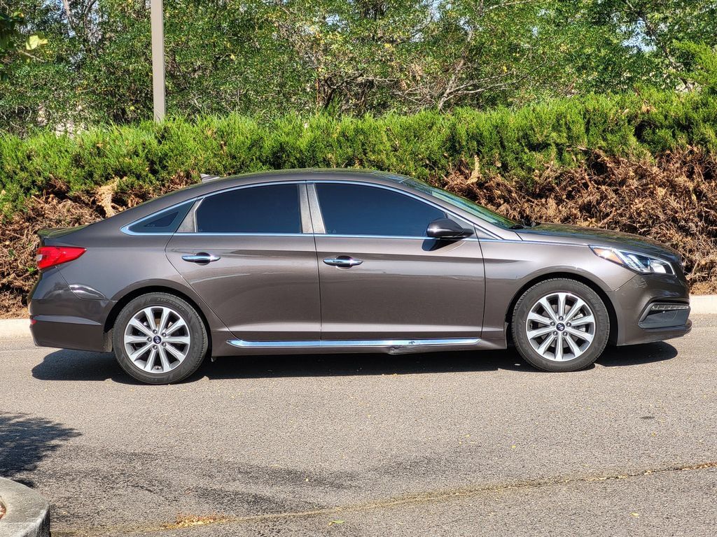 Used 2017 Hyundai Sonata Limited w/ Tech Package 03 FWD image 4