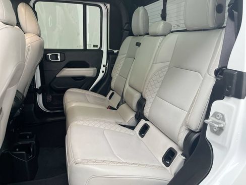Used 2021 Jeep Gladiator Overland AWD/4WD image 20