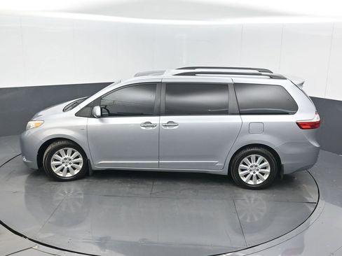Used 2016 Toyota Sienna XLE image 37