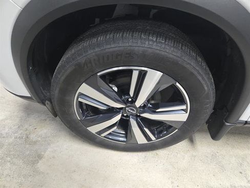 Used 2024 Nissan Rogue SL w/ SL Premium Package AWD/4WD image 10