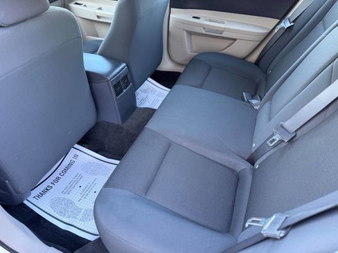 Used 2006 Chrysler 300 RWD image 16