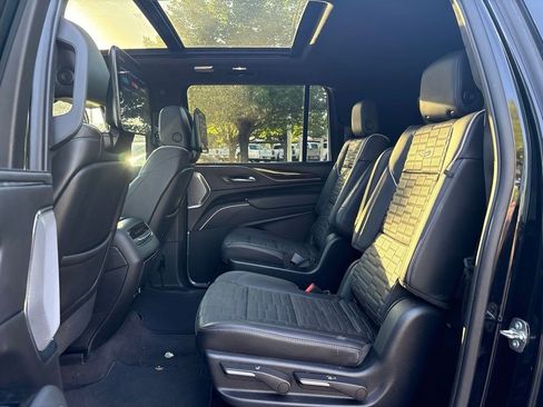 Certified 2023 Cadillac Escalade ESV Sport Platinum w/ LPO, ONYX Package AWD/4WD image 17