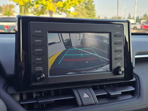 Used 2019 Toyota RAV4 LE AWD/4WD image 20