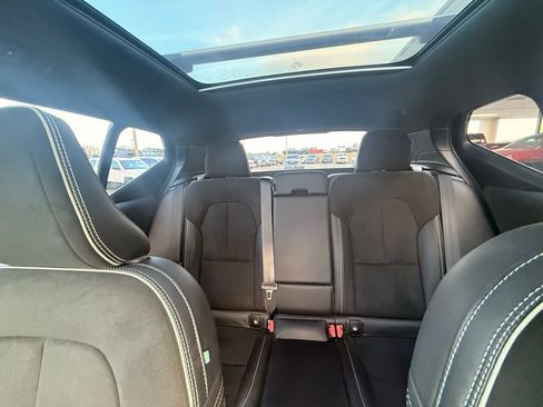 Used 2020 Volvo XC40 T5 R-Design image 4