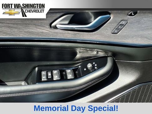Used 2023 Jeep Grand Cherokee Overland w/ Luxury Tech Group IV AWD/4WD image 8