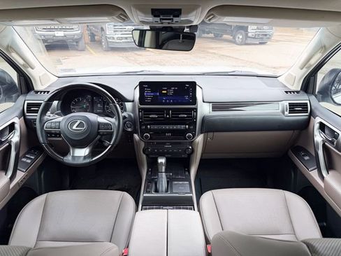 Used 2022 Lexus GX 460 Premium w/ Accessory Package image 18