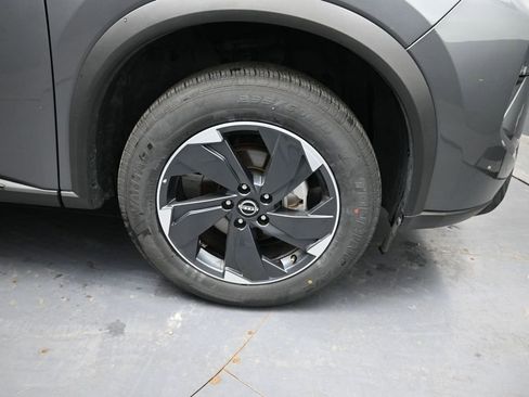 Used 2025 Nissan Rogue SV AWD/4WD image 16
