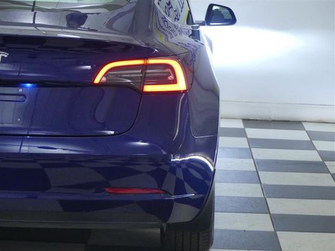 Used 2018 Tesla Model 3 Long Range RWD image 27