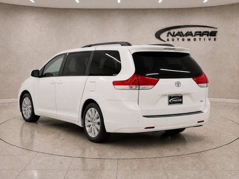 Used 2012 Toyota Sienna XLE w/ Entertainment Pkg FWD image 5