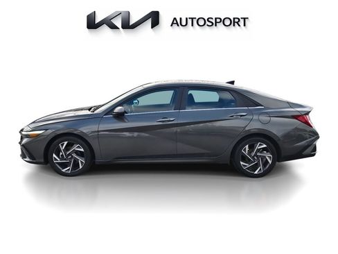 Used 2025 Hyundai Elantra SEL FWD image 13