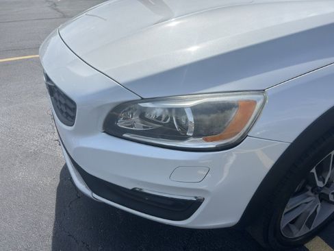 Used 2017 Volvo V60 T5 Cross Country Platinum AWD/4WD image 16