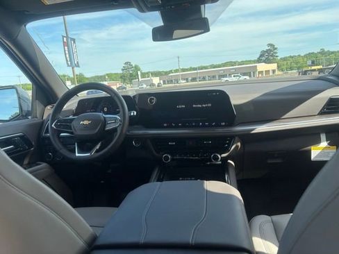 New 2026 Chevrolet Suburban LT image 13