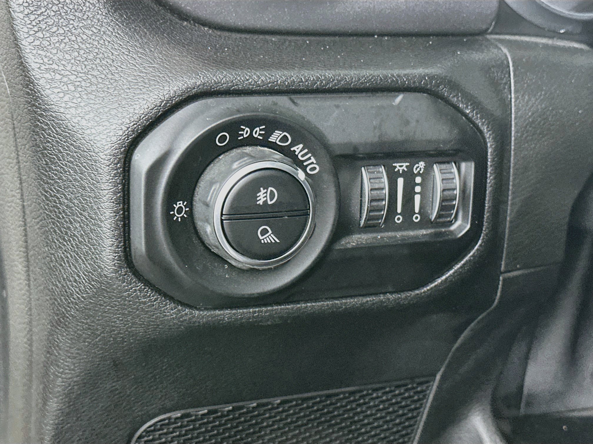 Used 2020 Jeep Gladiator Mojave AWD/4WD image 17