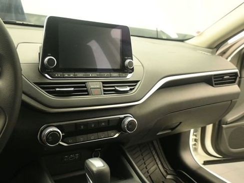 Used 2022 Nissan Altima 2.5 SV FWD image 13