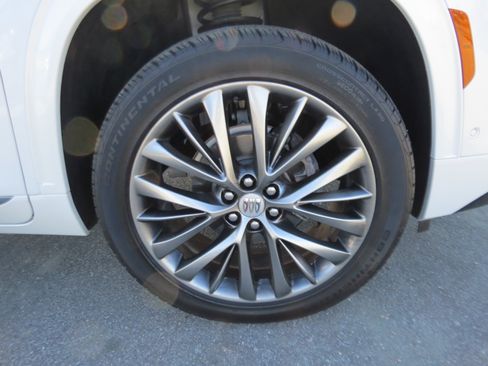 Used 2025 Buick Enclave Avenir w/ Super Cruise Package image 9