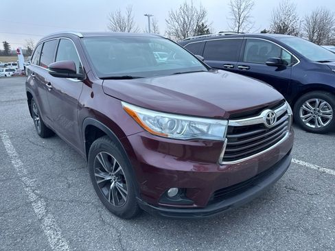 Used 2016 Toyota Highlander XLE image 3