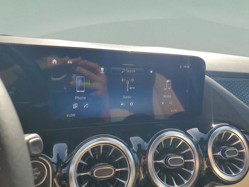 Used 2025 Mercedes-Benz GLA 250 image 24