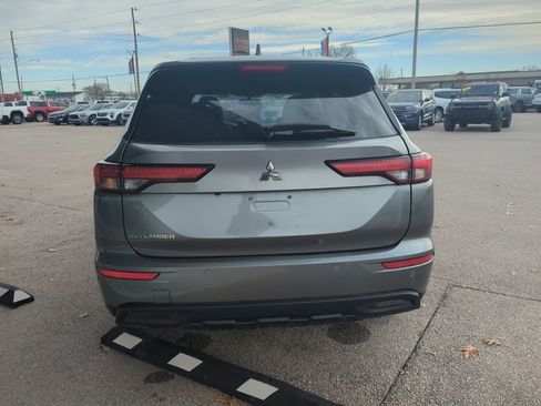 Used 2022 Mitsubishi Outlander SE image 6
