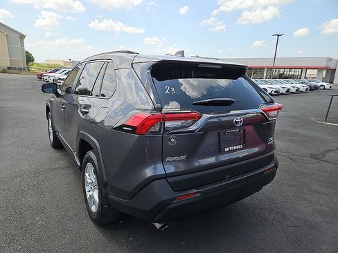 Certified 2021 Toyota RAV4 XLE w/ Convenience Package AWD/4WD image 3