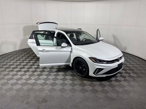 New 2026 Volkswagen Jetta SE image 8