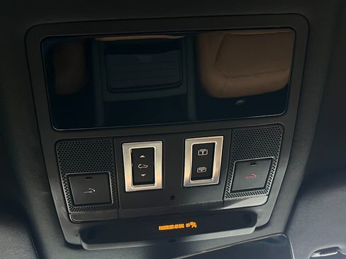 Used 2023 Land Rover Defender 110 image 43