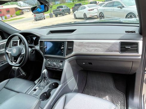 Used 2021 Volkswagen Atlas Cross Sport SE w/ Panoramic Sunroof Package image 9