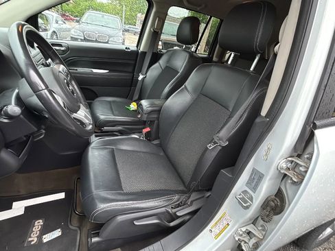Used 2017 Jeep Compass Latitude AWD/4WD image 9