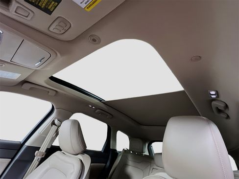 Used 2022 Lincoln Corsair Reserve w/ Elements Package image 15