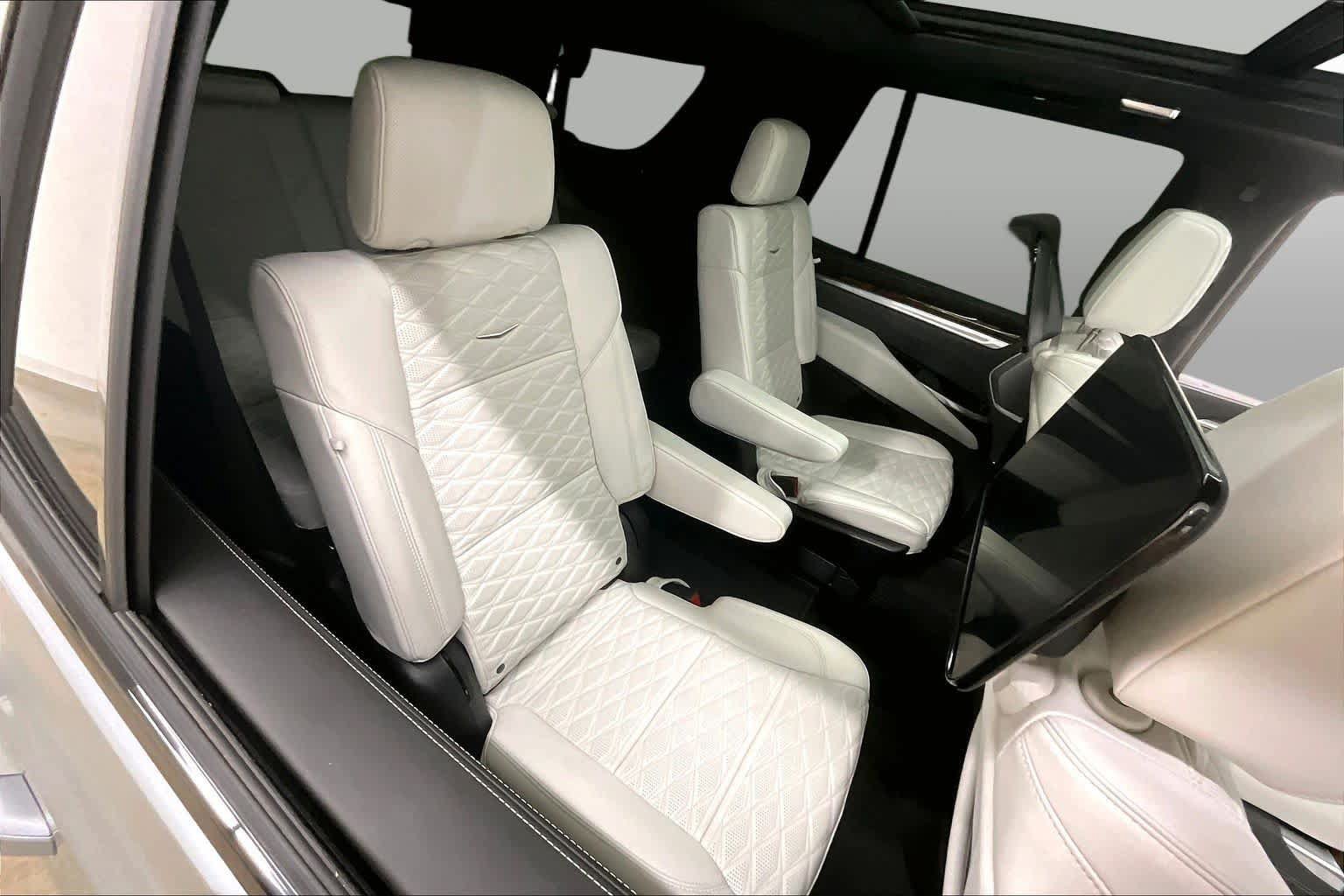 Used 2025 Cadillac Escalade Sport Platinum w/ LPO, Floor Liner Package AWD/4WD image 19