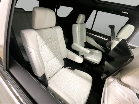 Used 2025 Cadillac Escalade Sport Platinum w/ LPO, Floor Liner Package AWD/4WD image 19