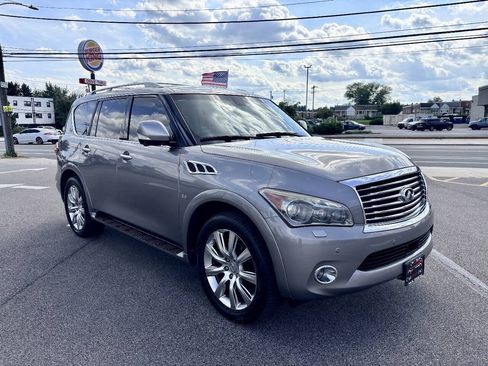 Used 2014 INFINITI QX80 4WD w/ Deluxe Touring Package image 8