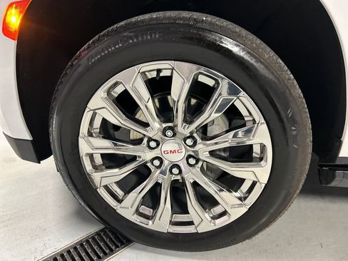 Used 2023 GMC Yukon Denali image 9