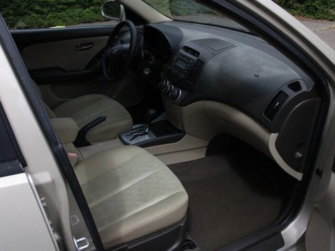 Used 2010 Hyundai Elantra GLS FWD image 13