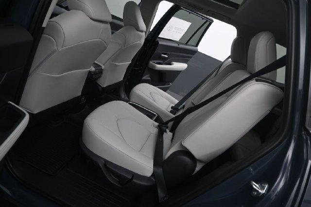 New 2026 Toyota Grand Highlander FWD image 13