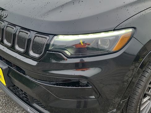 Used 2022 Jeep Compass High Altitude AWD/4WD image 9