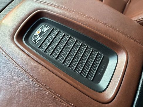 Used 2019 Cadillac Escalade Premium Luxury AWD/4WD image 43