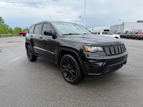 Used 2020 Jeep Grand Cherokee Altitude AWD/4WD image 7