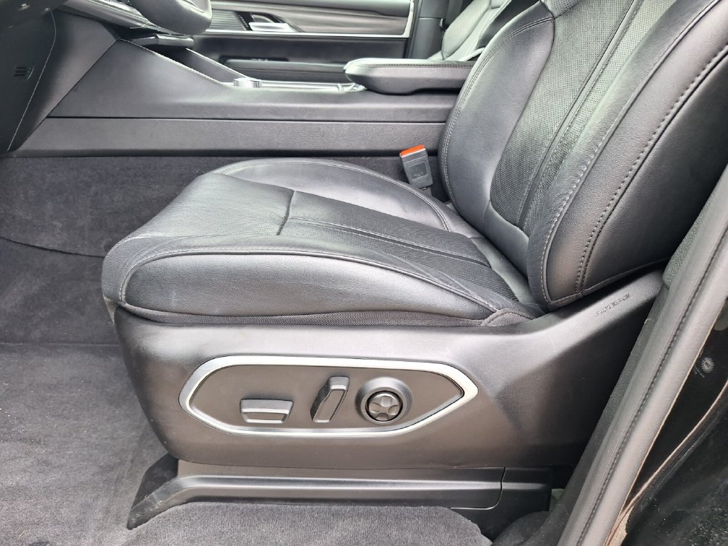 Used 2024 Jeep Wagoneer Series II w/ Flexible Seating Group RWD image 34