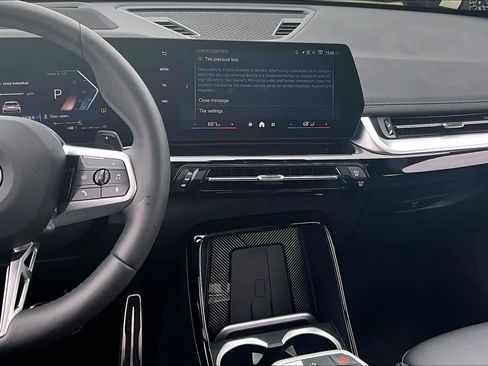 Used 2025 BMW X1 xDrive28i w/ Premium Package image 6